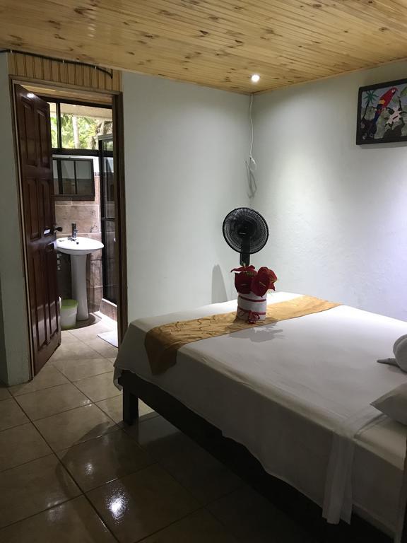 Manuel Antonio Hostel Resort Εξωτερικό φωτογραφία